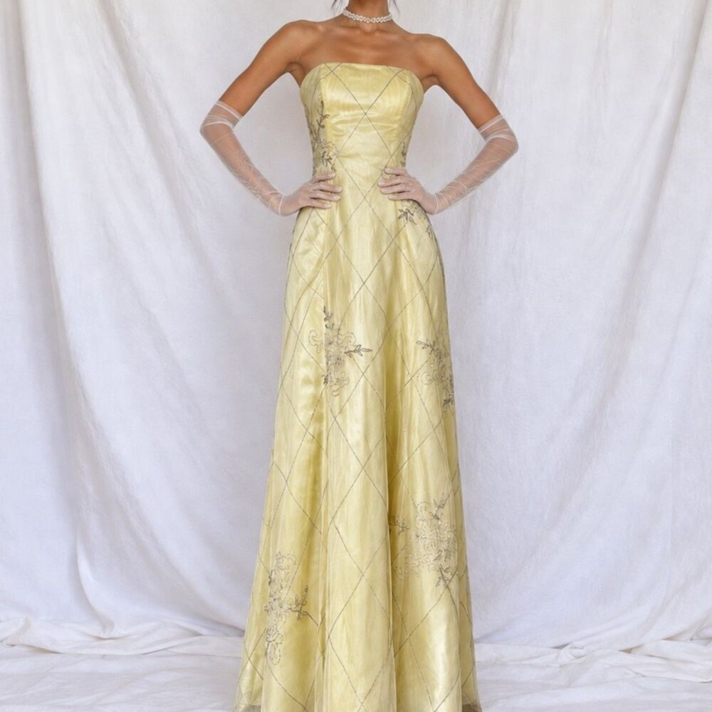 Vintage Y2K Pastel Yellow Strapless Embroidered Mesh Maxi Prom Dress Size M